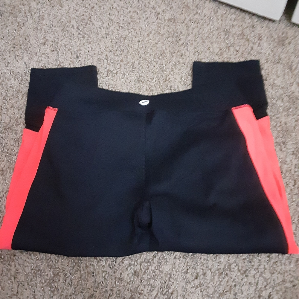 Workout capris - Picture 2 of 2